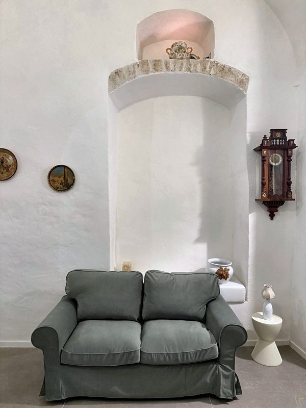 Almartina, Martina Franca – U salòtte jndr'a la nìcchie de prète