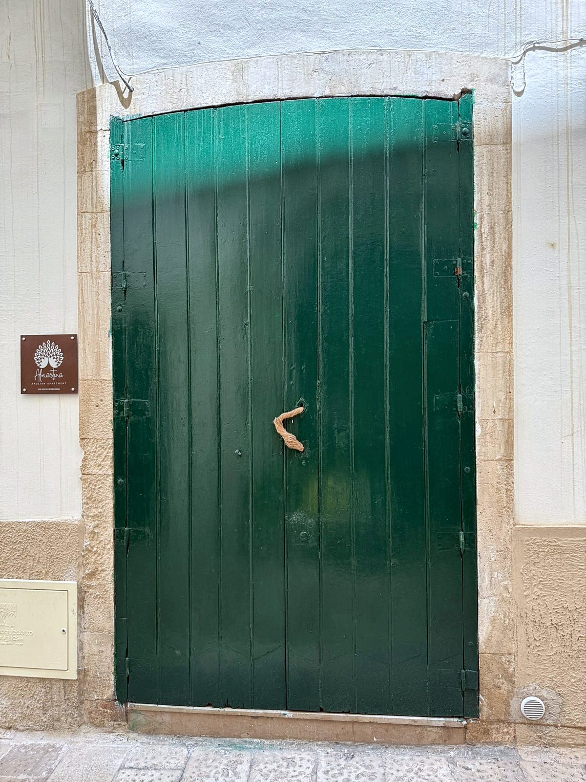 El portón en Via Paolo Chiara